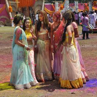 Girls Holi wallpaper
