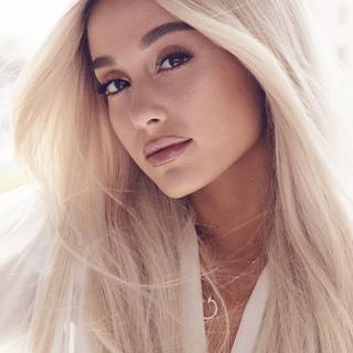 Ariana Grande laptop wallpaper