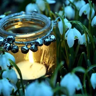 Spring candle wallpaper