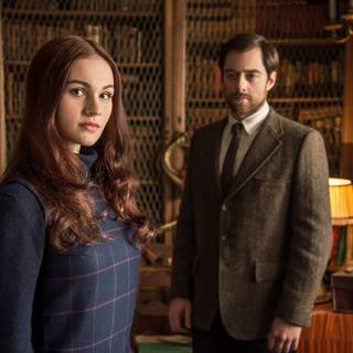 Sophie Skelton wallpaper