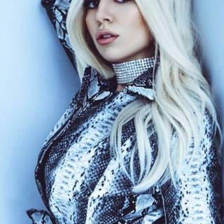 Ava Max So Am I wallpaper