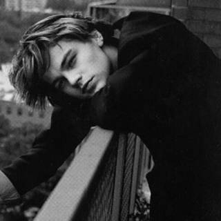 Leonardo DiCaprio black and white wallpaper