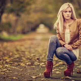 Pretty blonde girls wallpaper