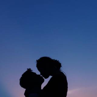 Aesthetic kiss wallpaper