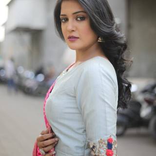 Gulki Joshi wallpaper