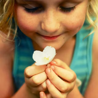 Flower children wallpaper