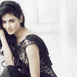 Actress full 4k wallpaper