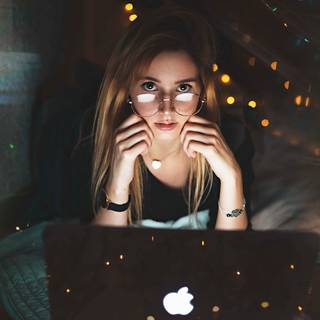 Women laptop wallpaper