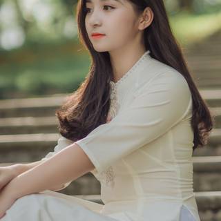 Women pose wallpaper