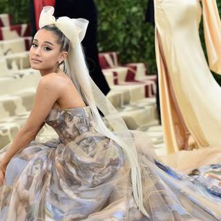 Ghostin Ariana Grande wallpaper