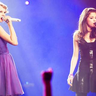 Taylor Swift and Selena Gomez wallpaper