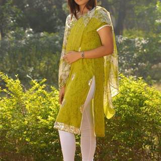 Sindhu Menon wallpaper