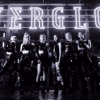 EVERGLOW - LA DI DA wallpaper