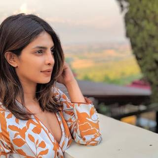 Priyanka Chopra 2021 wallpaper