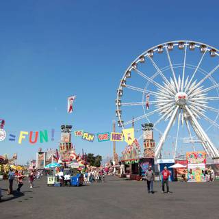 Summer fairs wallpaper