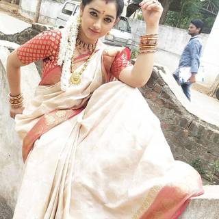 Aishwarya Pisse wallpaper