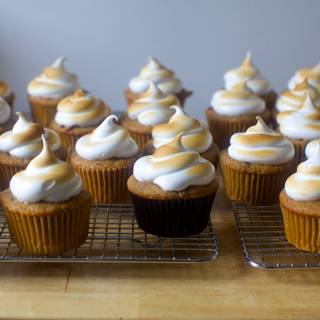 Fancy cupcakes wallpaper