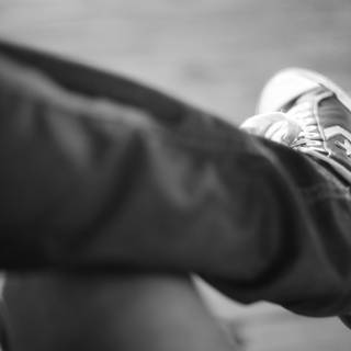 4k waiting wallpaper