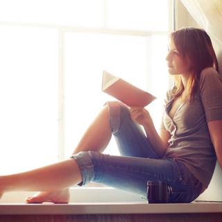 Women book wallpaper