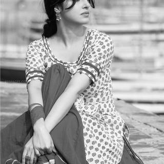 Divya Khosla Kumar phone wallpaper