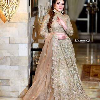 Momina Iqbal wallpaper