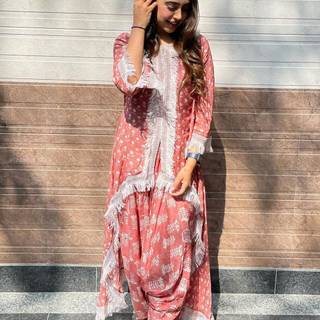 Niti Taylor iPhone wallpaper