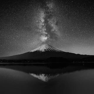 White and black 4k wallpaper