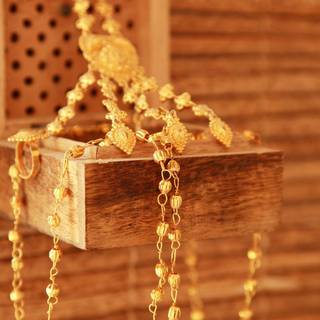 Gold jewels wallpaper