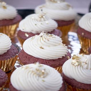 Red velvet cupcakes wallpaper