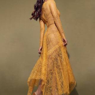 Samantha yellow dress wallpaper