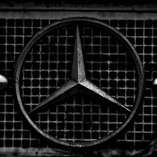 Mercedes Benz logo 4k wallpaper