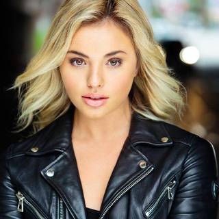 Victoria Baldesarra wallpaper