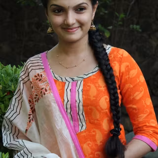 Saranya Mohan wallpaper