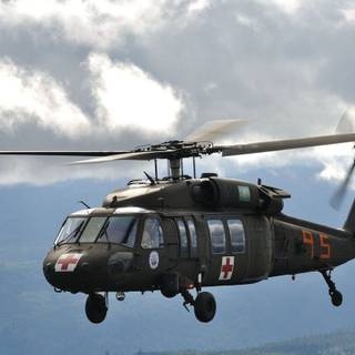 Sikorsky UH-60 Black Hawk Helicopter wallpaper