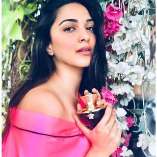 Kiara Advani HD mobile wallpaper