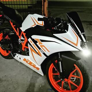 KTM RC 200 white wallpaper