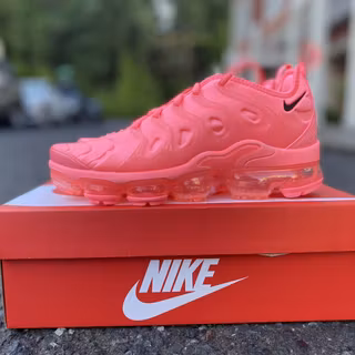 Vapormax Plus wallpaper