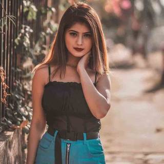 Tiktok girl wallpaper