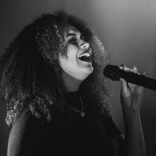 Karaoke singer wallpaper