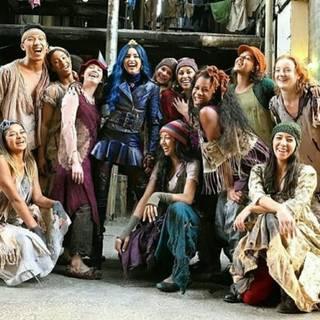 Descendants cast wallpaper