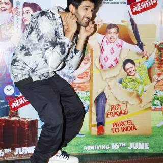 Guest iin London wallpaper