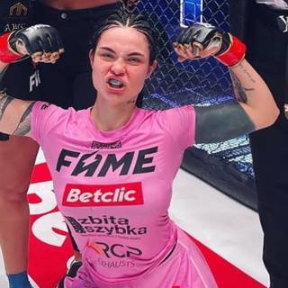 Kamila Smogulecka wallpaper