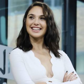 Gal Gadot smile wallpaper