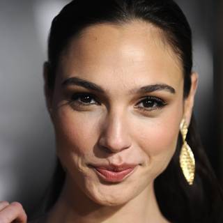 Gal Gadot smile wallpaper