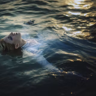 Women and water wallpaper