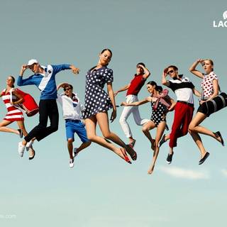 Women jumping wallpaper