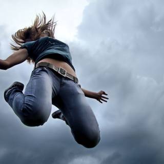 Women jump wallpaper