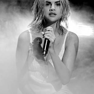 Selena Gomez Wolves wallpaper