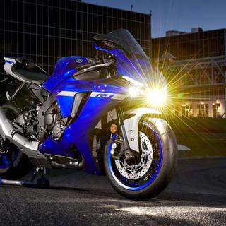 Yamaha R1 desktop wallpaper
