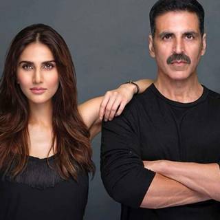 Akshay Kumar and Vaani Kapoor wallpaper